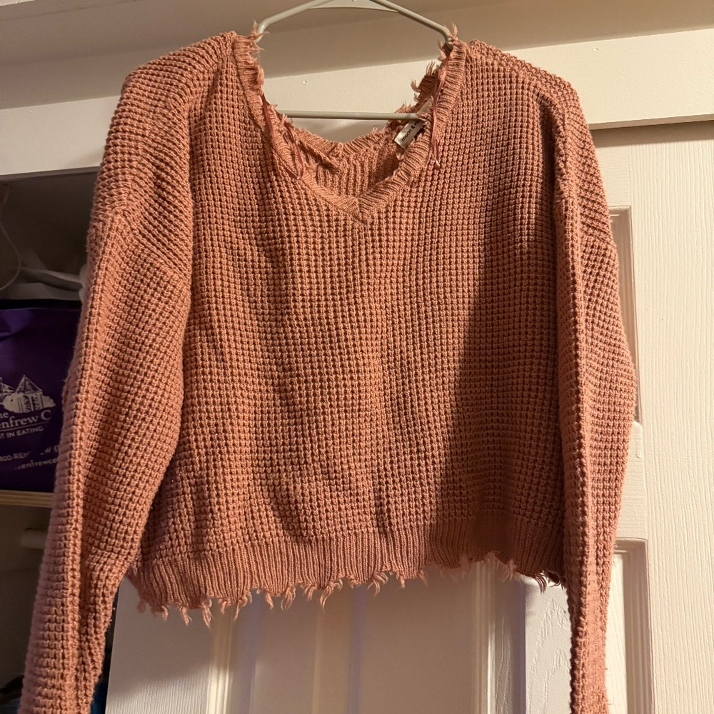 Moon & Madison Mauve Pink V-Neck Sweater with Relaxed Fit - Size L - BARELY WORN